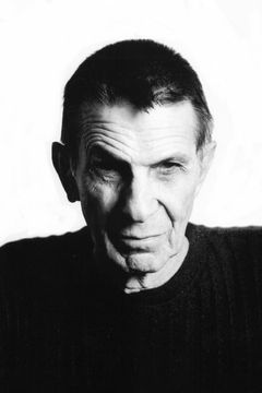 Leonard Nimoy interpreta Dr. William Bell