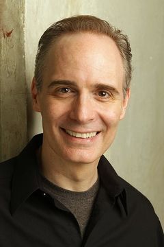 Paul T. Taylor interpreta Assistant DA