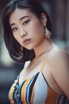 Tina Jung interpreta Mallory