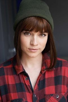 Renée Felice Smith interpreta Nell Jones