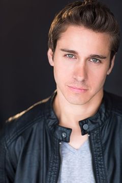 Tony Christopher interpreta SBD Pilot (Enterprise)