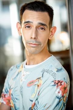 Marcos Mateo Ochoa interpreta Thug (uncredited)
