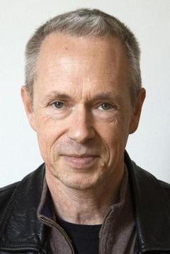 Manuel Weber interpreta Veterinarian