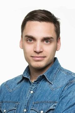 Erik Athavale interpreta Ambulance paramedic