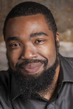 Eli Harris interpreta Lewis (uncredited)
