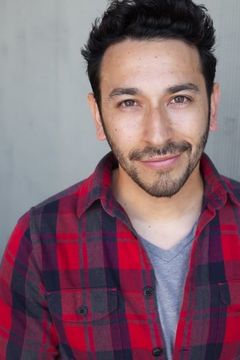 Damian Gomez interpreta Backstreet Boys Backup Dancer (uncredited)