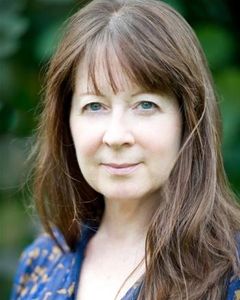 Teresa Gallagher interpreta Nurse Sally