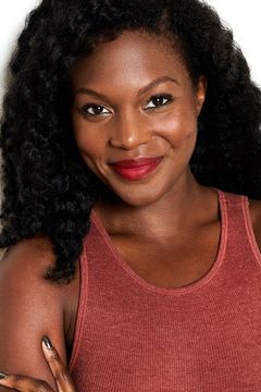 Chemika Bennett-Heath interpreta Sales Assistant