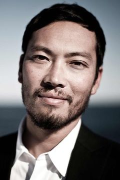 Taki Abe interpreta Japanese Sniper (uncredited)