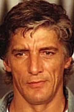 Romano Puppo interpreta Hart Perkins