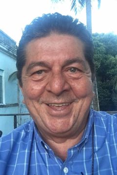 Stepan Nercessian interpreta Santos