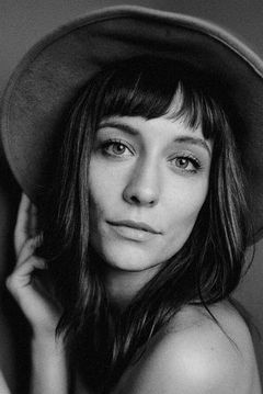 Carolina Borelli interpreta Locução TVs (voice)