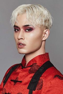 Chester Lockhart interpreta Freak (uncredited)