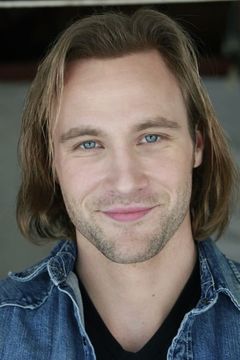 Hunter Jackson interpreta Frat Boy