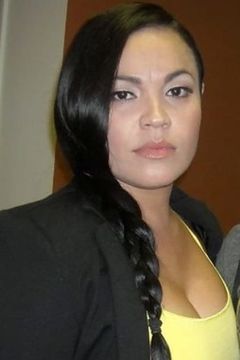 Ana Gerena interpreta Adrian's Waitress