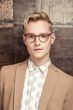 John McCrea interpreta Artie