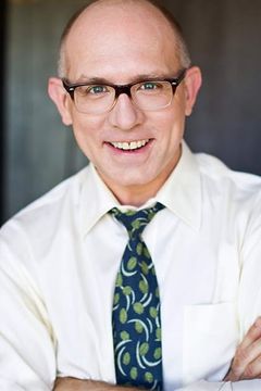 Milo Shandel interpreta Mr. Farnsworth