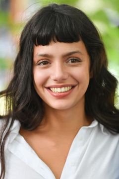 Noée Abita interpreta La serveuse en rollers