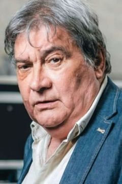 Alain Dorval interpreta Goliath (voice)