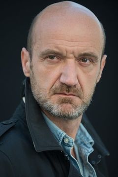 Frédéric Maranber interpreta Judge Rousseau