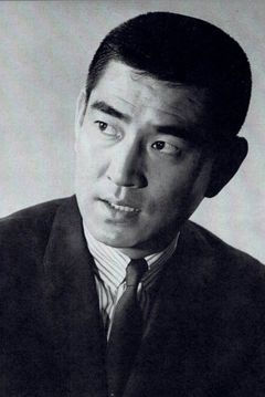 Ken Takakura interpreta Uchiyama
