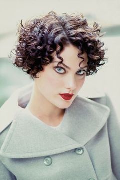 Shalom Harlow interpreta Jade