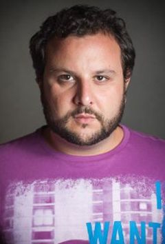 Guilherme de Franco interpreta Roman Officer (uncredited)