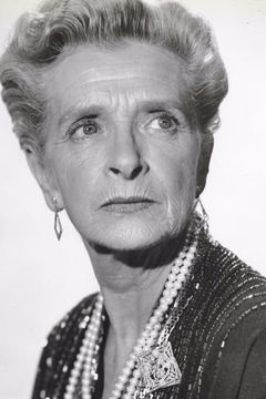 Gladys Cooper interpreta Queen Anne