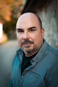 Robert Joseph Bartl interpreta Papi