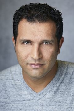Ahmed Lucan interpreta Attendant