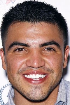 Victor Ortiz interpreta Ramone