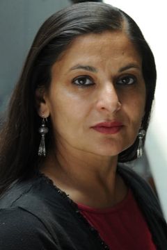 Sudha Bhuchar interpreta Miss Lark