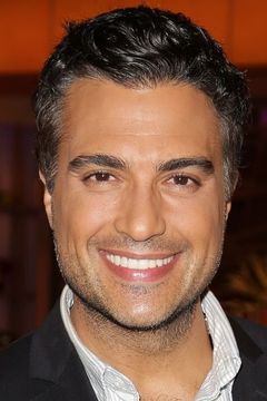 Jaime Camil interpreta Fernando (voice)