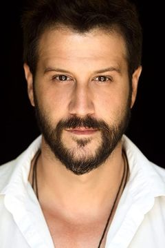 Stefan Kapičić interpreta Yuri