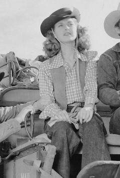 Ellen Hall interpreta Young Girl (uncredited)