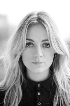 Skye Lourie interpreta Elisabeth