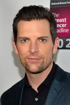 Chris Mann interpreta Singing Sparrow (voice)