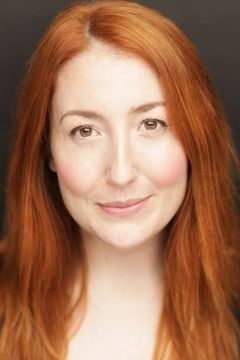 Louisa-May Parker interpreta Mrs. Donovan