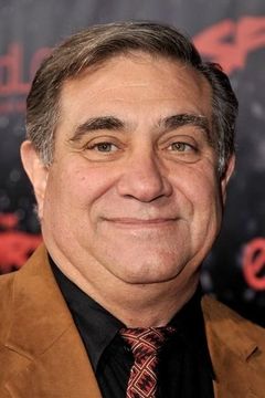 Dan Lauria interpreta Crawford