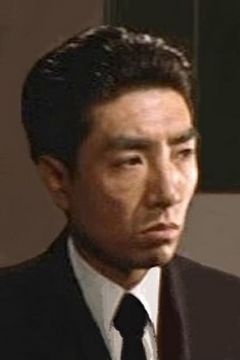 Hideo Shibuya interpreta Newspaper Reporter (uncredited)