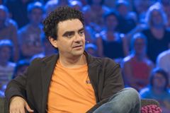Rolando Villazón interpreta Nikolaus Sprink (singing voice)