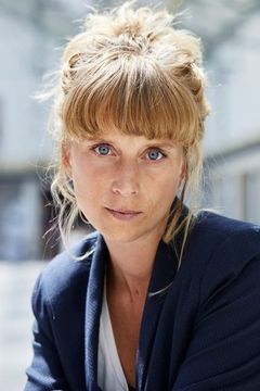 Caroline Lambert interpreta Journalist