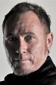 Bart Fouche interpreta Razor