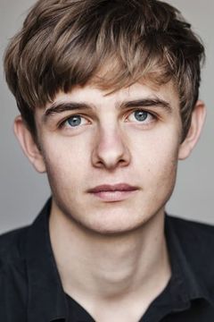 Otto Farrant interpreta Alex Rider