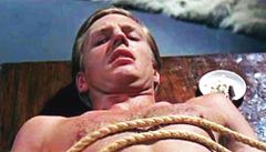 Steve Carlson interpreta Steve Hanson