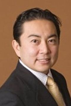 Takato Yamashita interpreta Japanese Businessman