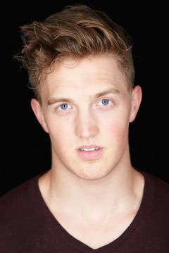 Keenan Jolliff interpreta Brady