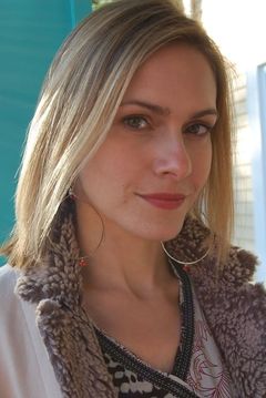 Robyn Thaler Hickey interpreta Tiffany's Saleswoman