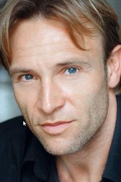 Bernhard Bettermann interpreta August von Walldorf
