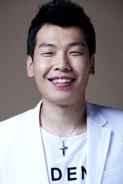 Baek Bong-ki interpreta Cop dressed as woman